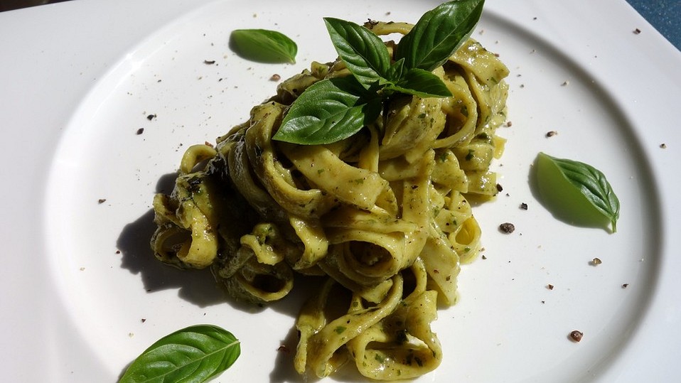 Basilikum-Petersilien-Pesto von MultikochDE Basilikum-Petersilien-Pesto von MultikochDE