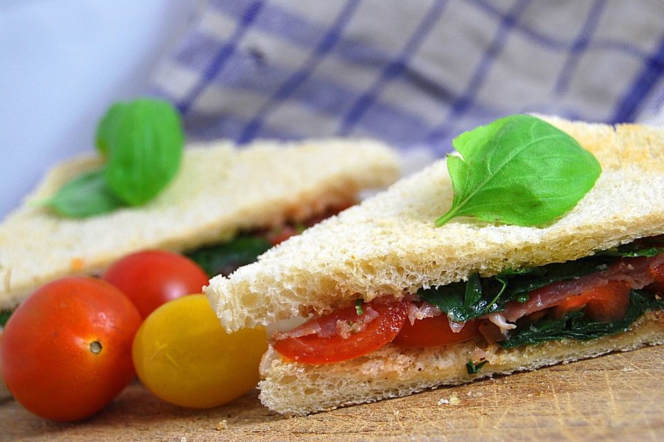 Rucola Sandwich mit Parmaschinken