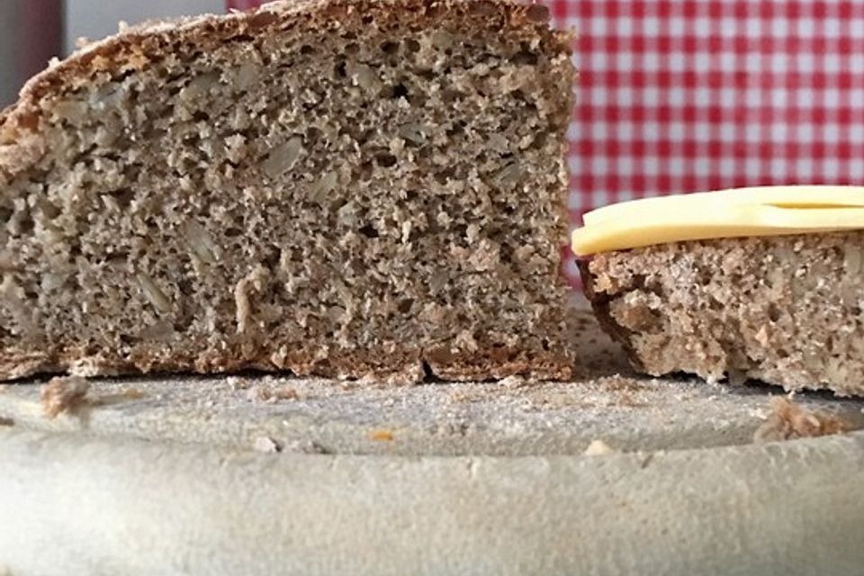 Dinkel-Hafer-Roggenbrot mit Schrot