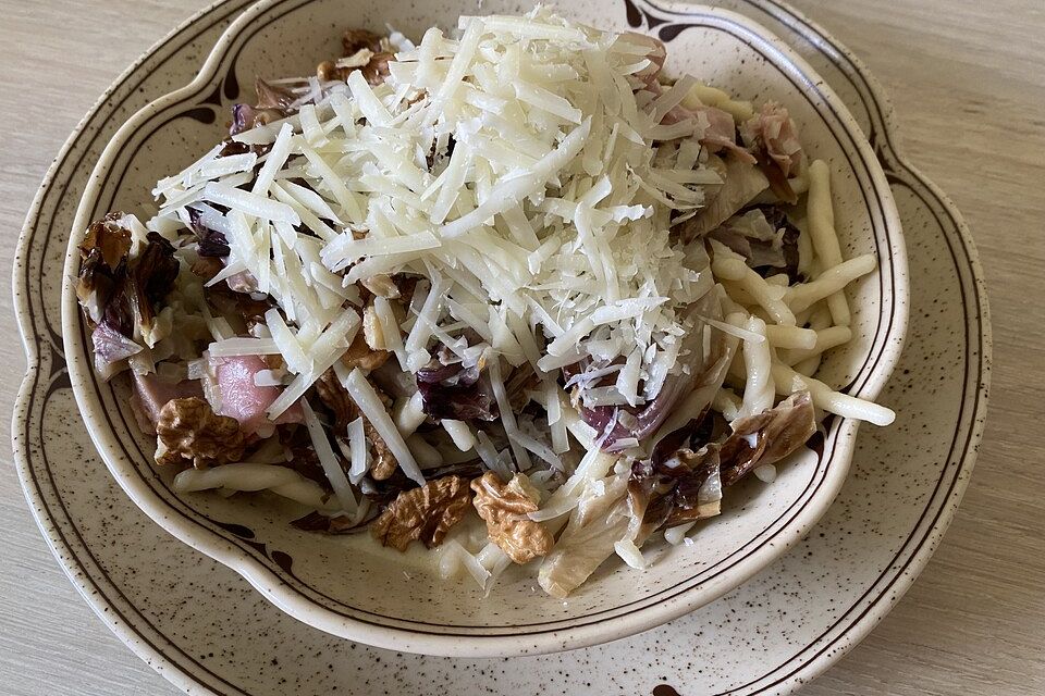 Pasta mit Radicchio und Prosciutto