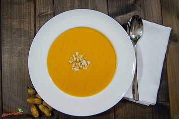 Süßkartoffel–Erdnuss-Suppe