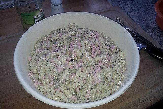 Hedis Nudelsalat mit Jagdwurst, Gewürzgurken und Kapern von aarroz ...