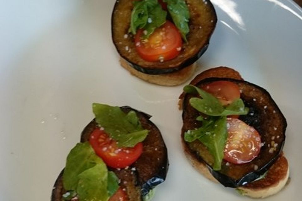 Auberginen-Tomaten-Crostini