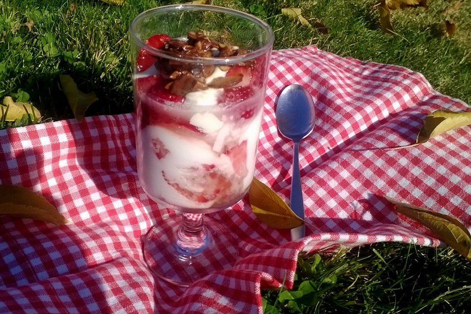 Erdbeerdessert mit Pina Colada