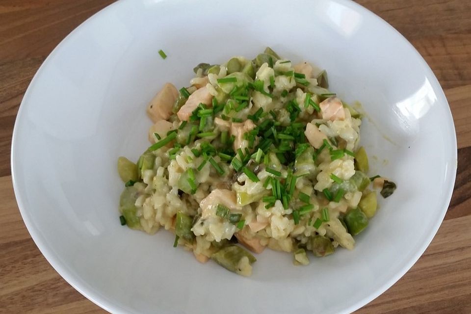 Risotto mit grünem Spargel und Lachs