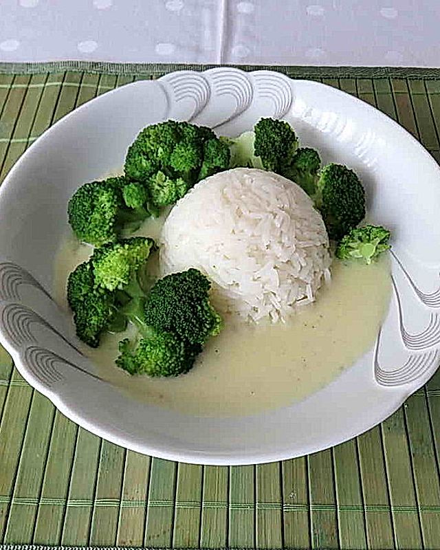 Brokkoli mit Reis und Béchamelsoße