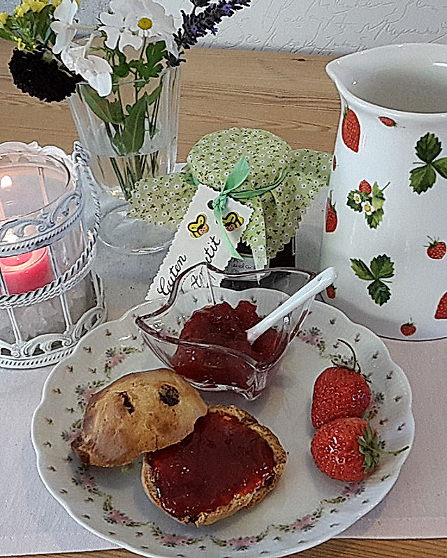 Erdbeer-Rhabarber-Marmelade mit Cassis