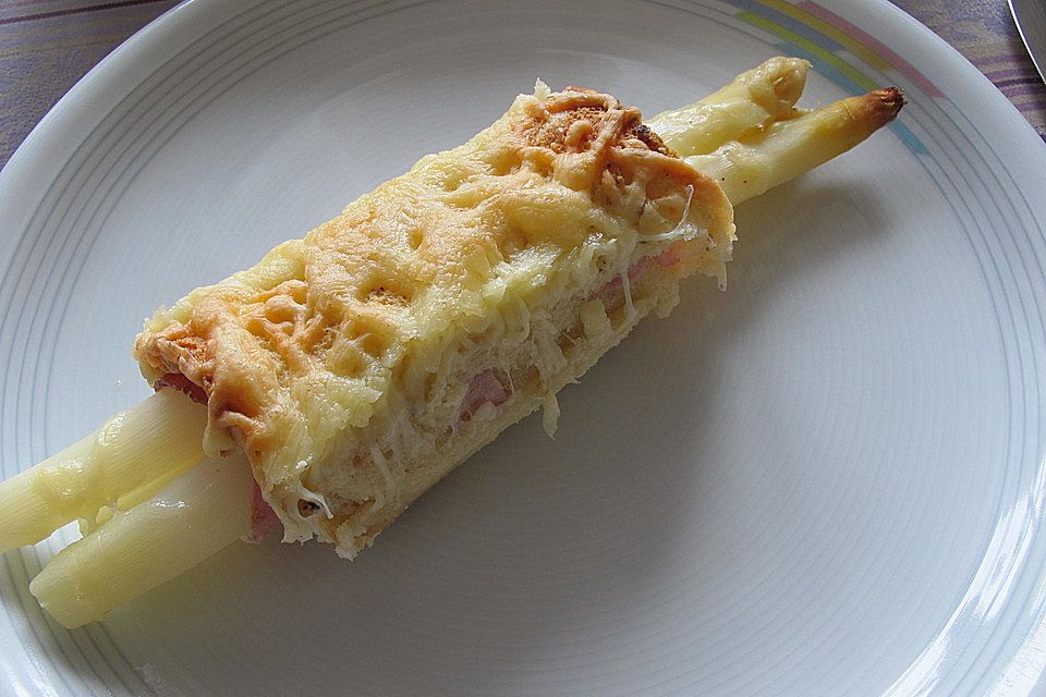 Spargel in Schinken-Brot-Hülle gratiniert