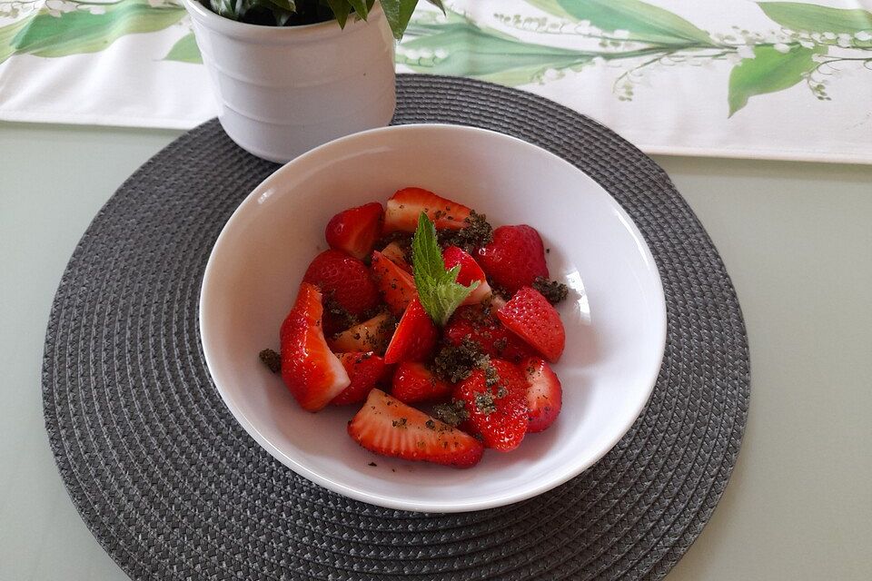 Erdbeeren mit Minzzucker