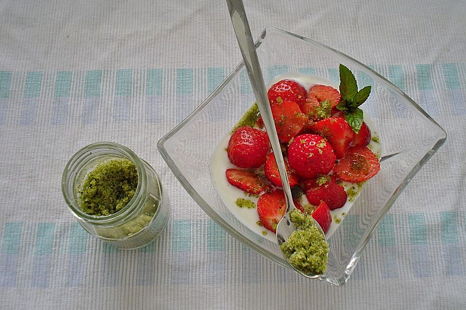 Erdbeeren mit Minzzucker Erdbeeren mit Minzzucker