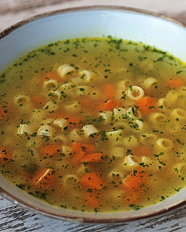 Nudel-Karotten-Suppe