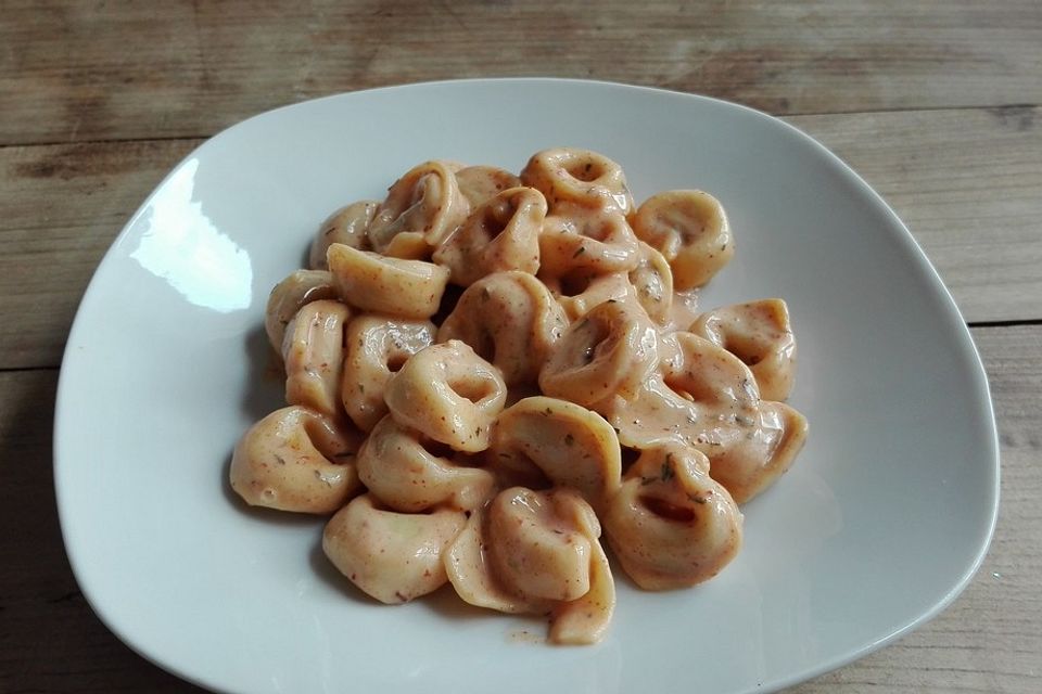 Gemüsetortellini mit Roter-Curry-Soße