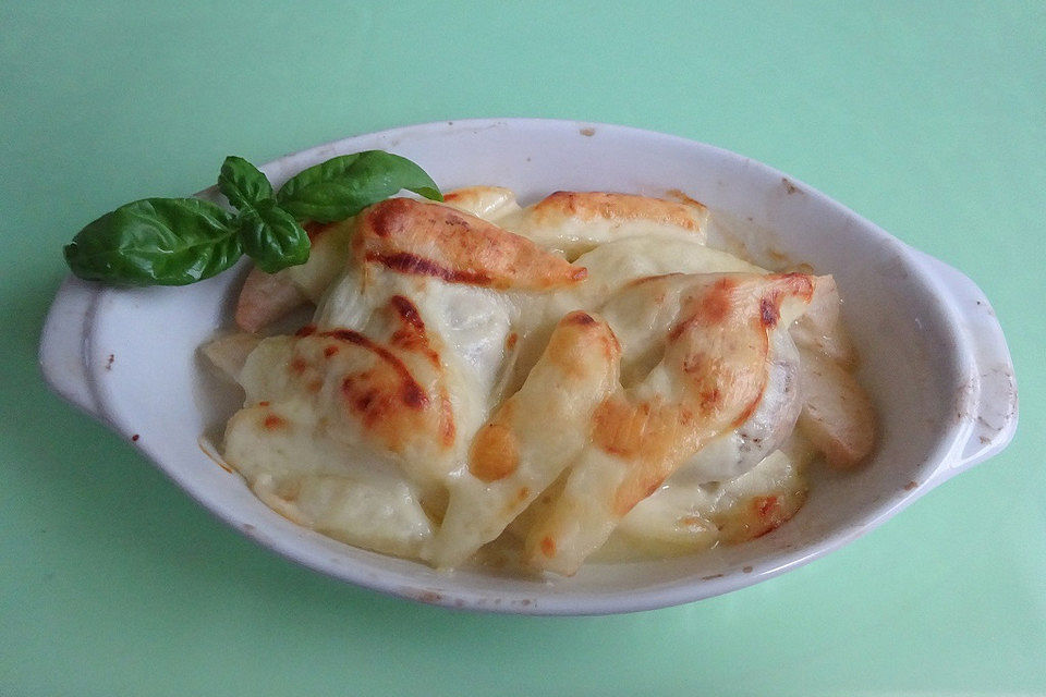 Überbackene Frikadellen mit Birnen und Käse