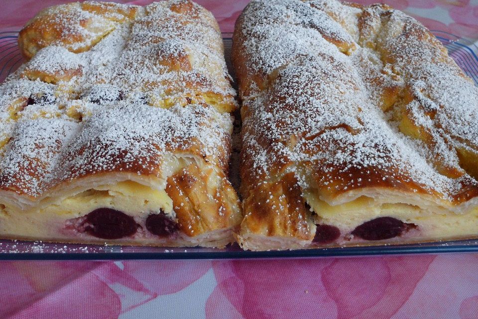 Topfen-Kirschstrudel