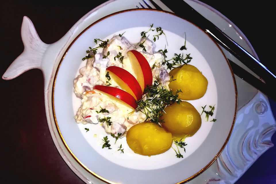 Feiner Matjes mit Joghurt-Meerrettich-Soße