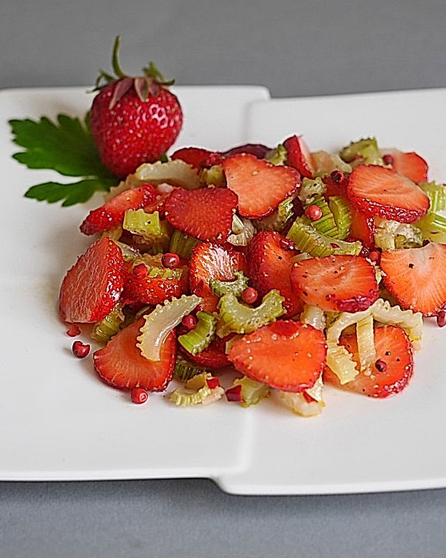 Erdbeer-Staudensellerie-Salat