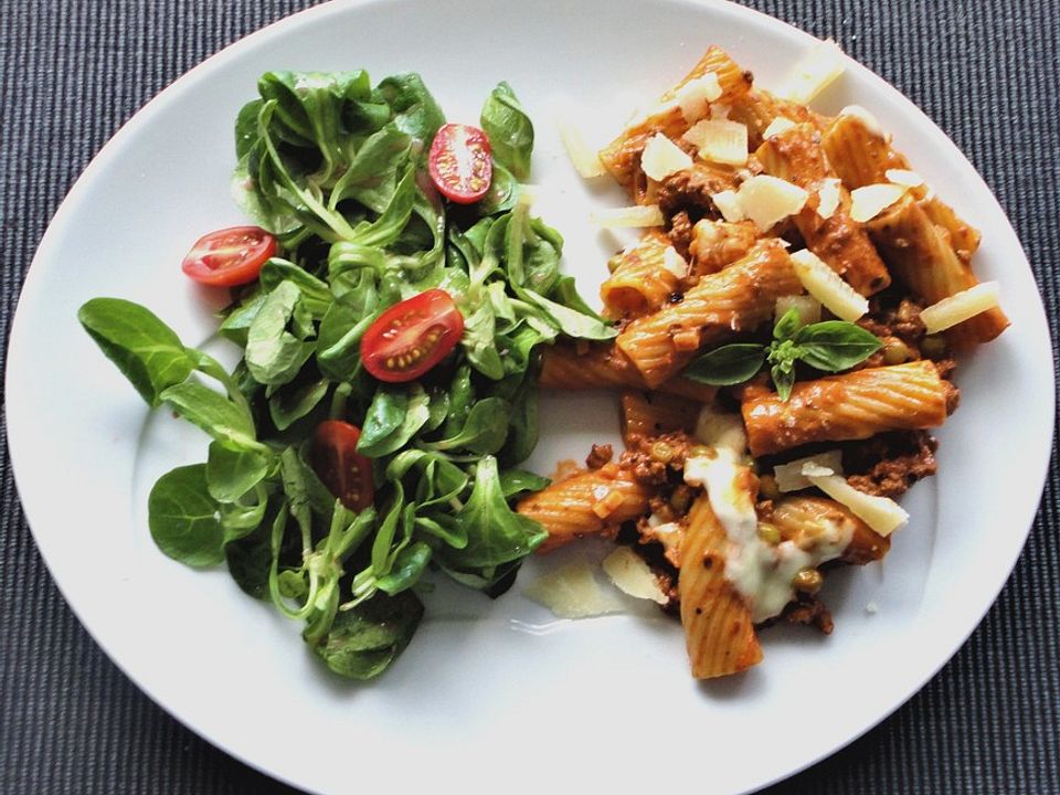 Tortiglioni-Gratin mit Hackfleisch, Erbsen und Mozzarella von chey2000 ...