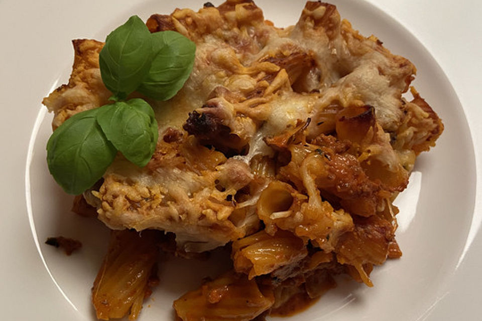 Tortiglioni-Gratin mit Hackfleisch, Erbsen und Mozzarella