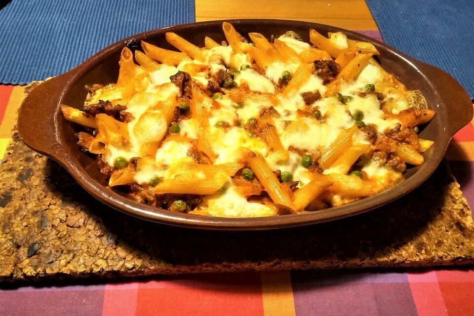 Tortiglioni-Gratin mit Hackfleisch, Erbsen und Mozzarella