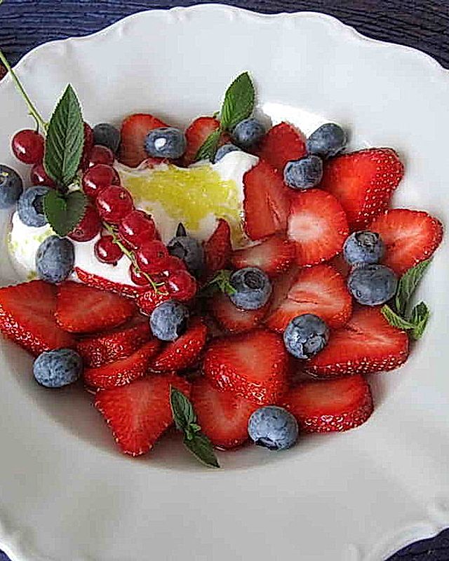 Erdbeer-Heidelbeer-Salat