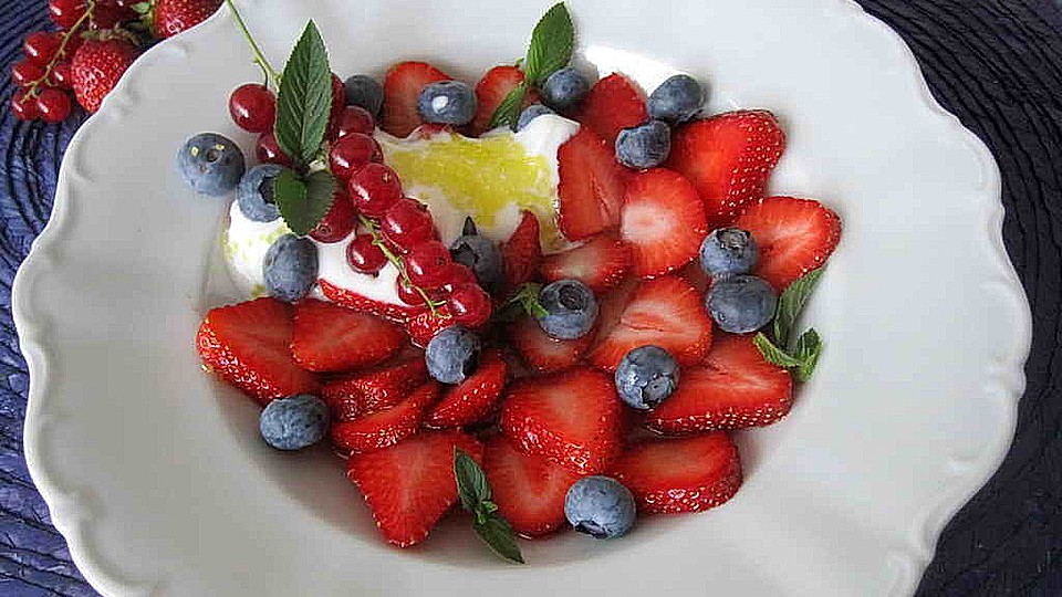 Erdbeer-Heidelbeer-Salat von Juulee| Chefkoch