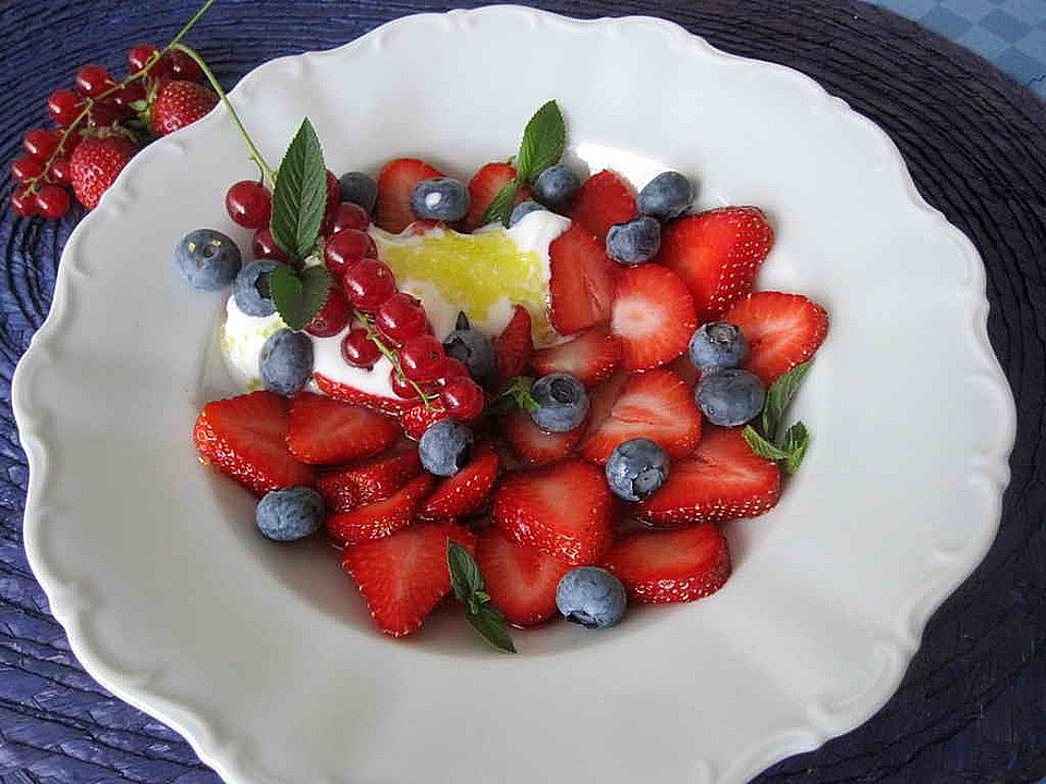 Erdbeer-Heidelbeer-Salat von Juulee| Chefkoch