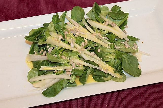 Feldsalat mit Kohlrabi und Sonnenblumenkernen von patty89| Chefkoch