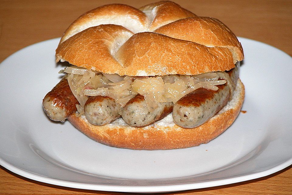 Sauerkraut-Burger mit Nürnberger Rostbratwürstchen