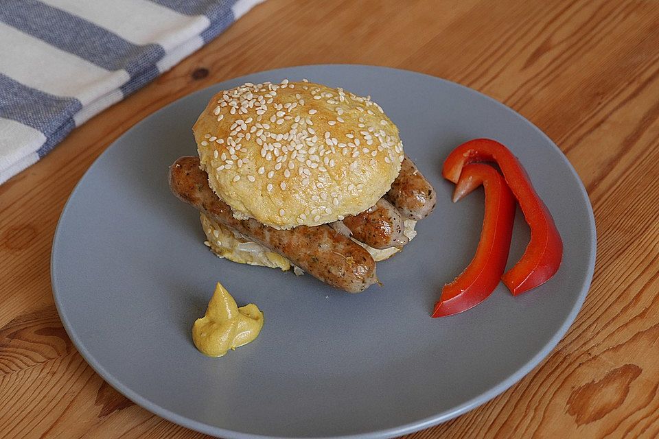 Sauerkraut-Burger mit Nürnberger Rostbratwürstchen