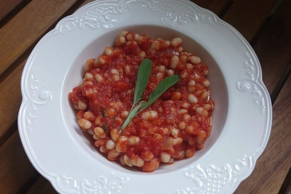 Weiße Bohnen mit Tomaten und Salbei