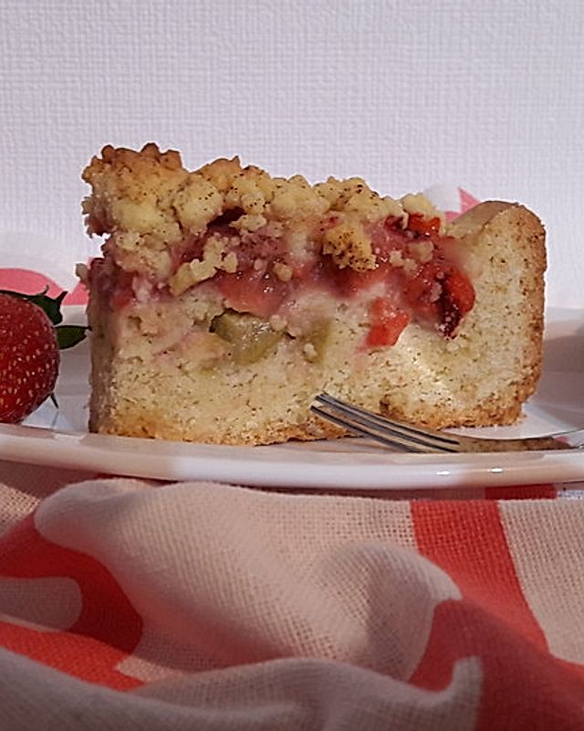 Omas Streuselkuchen mit Erdbeer-Rhabarber-Füllung