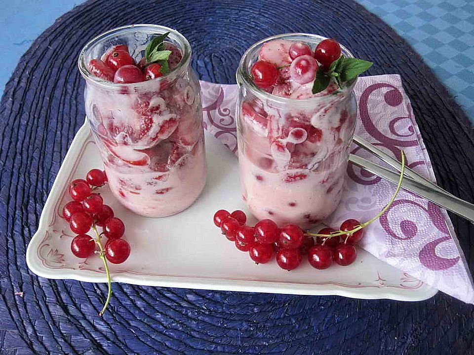 Erdbeer-Johannisbeer-Dessert von Juulee| Chefkoch