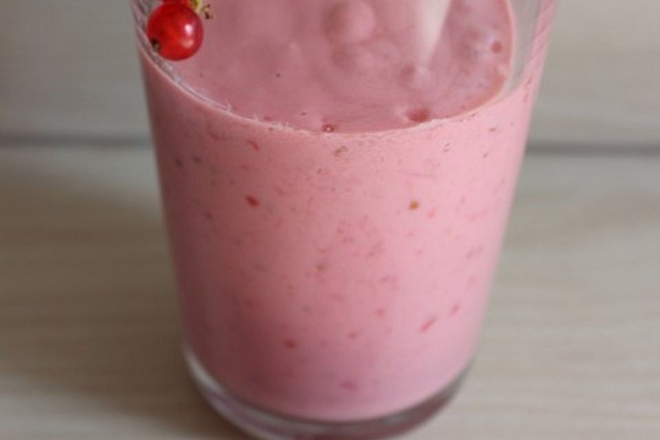 Erdbeer-Johannisbeer-Smoothie