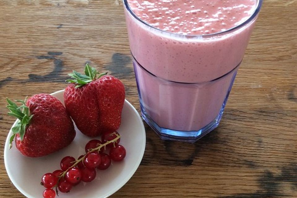 Erdbeer-Johannisbeer-Smoothie