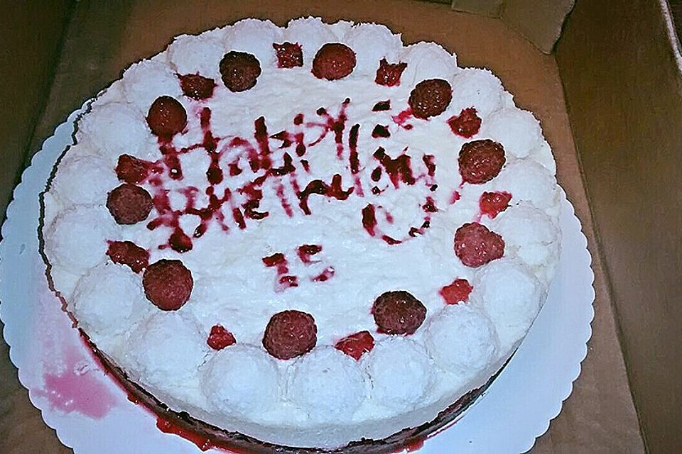 Raffaellotorte mit Himbeeren mit Götterspeise