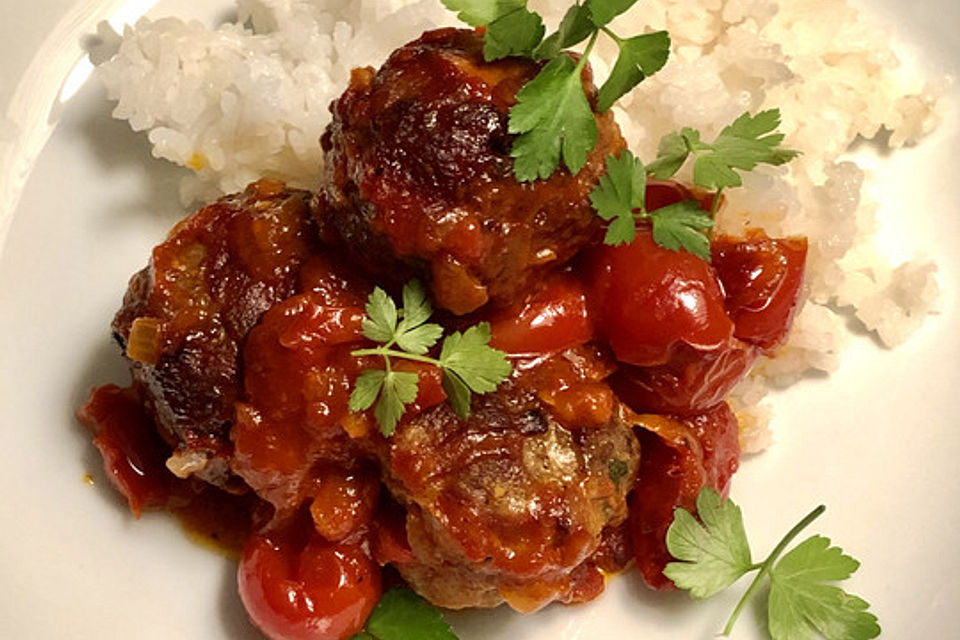 Orientalische Hackfleischbällchen in Tomatensauce