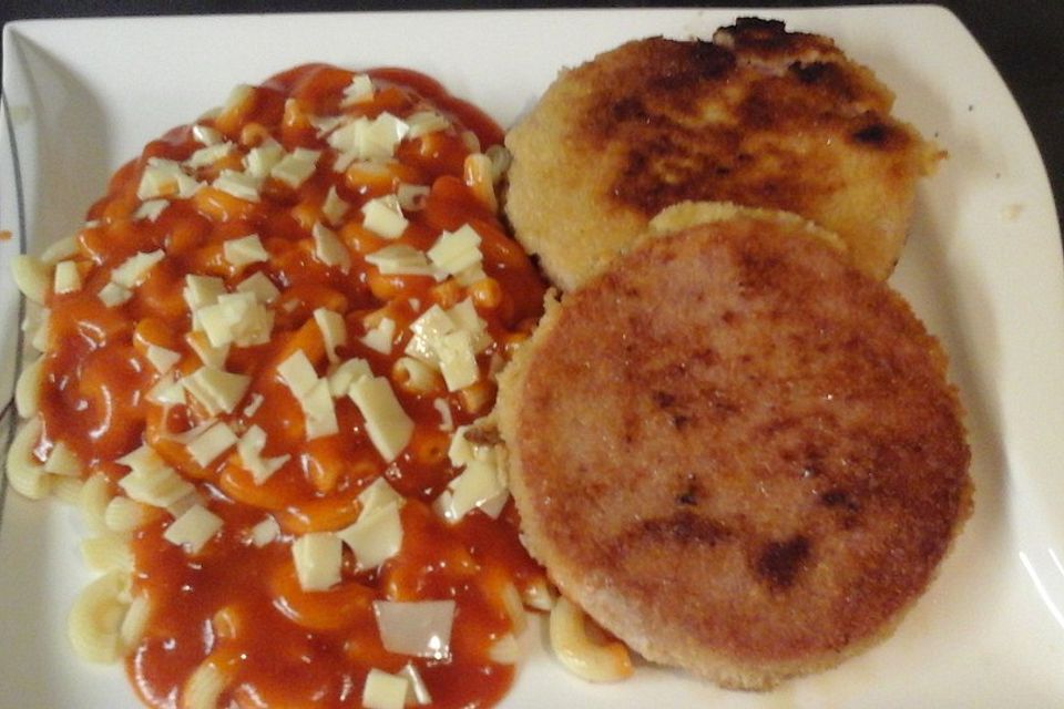 Nudeln mit Tomatensauce und "Jägerschnitzel"