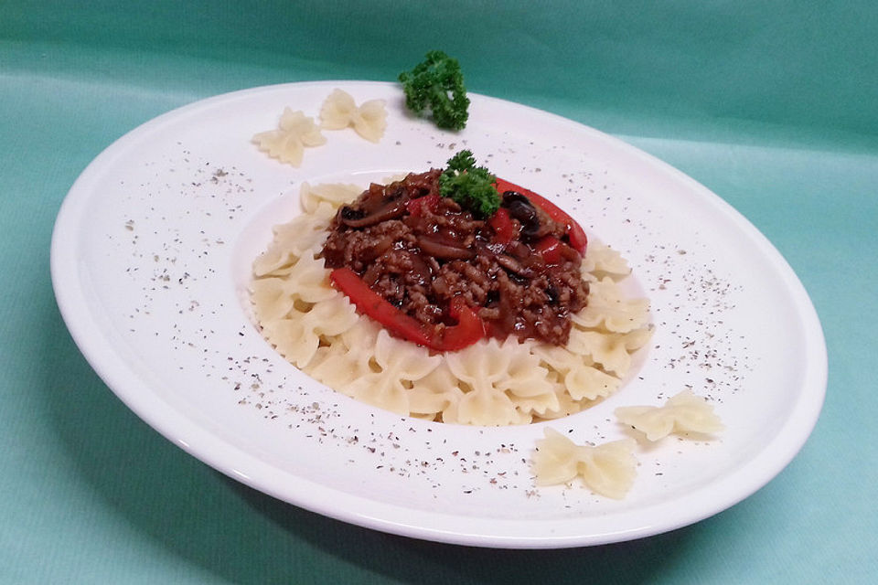 Hackfleischpfanne mit Paprika und Champignons