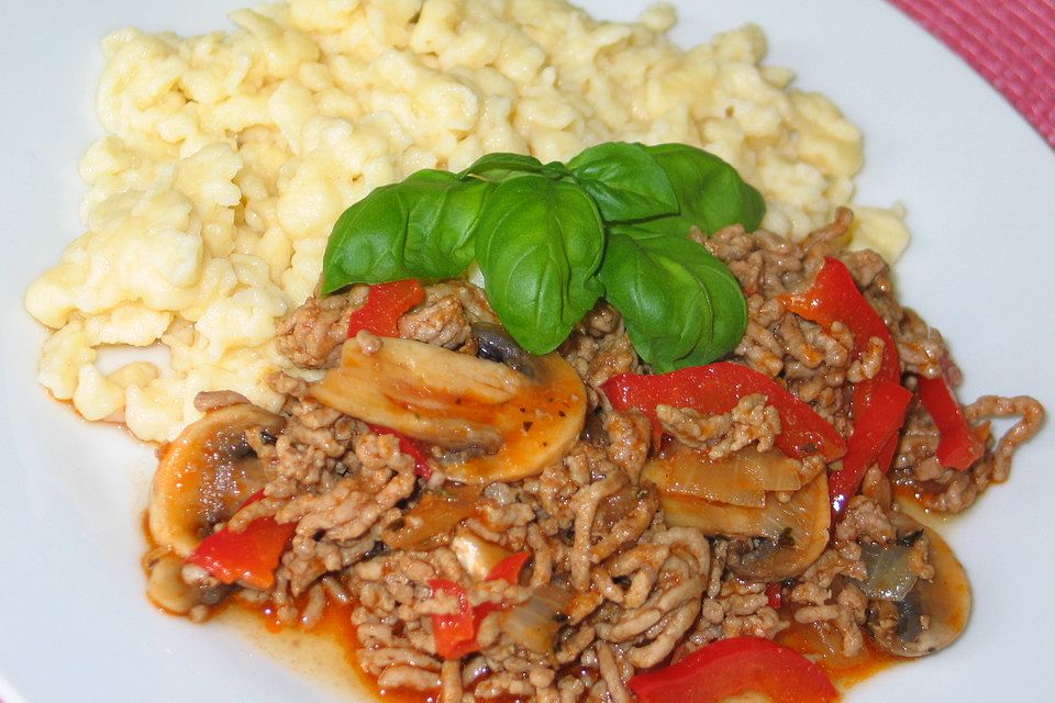 Hackfleischpfanne mit Paprika und Champignons