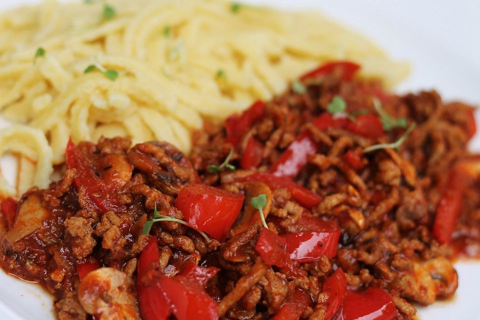 Hackfleischpfanne mit Paprika und Champignons