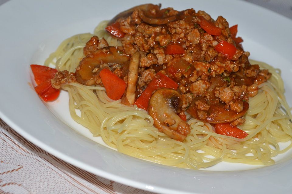 Hackfleischpfanne mit Paprika und Champignons