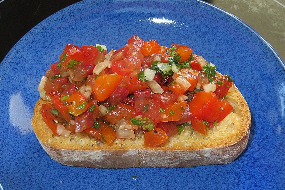 Bruschetta  mit Tomaten und gegrillter Paprika