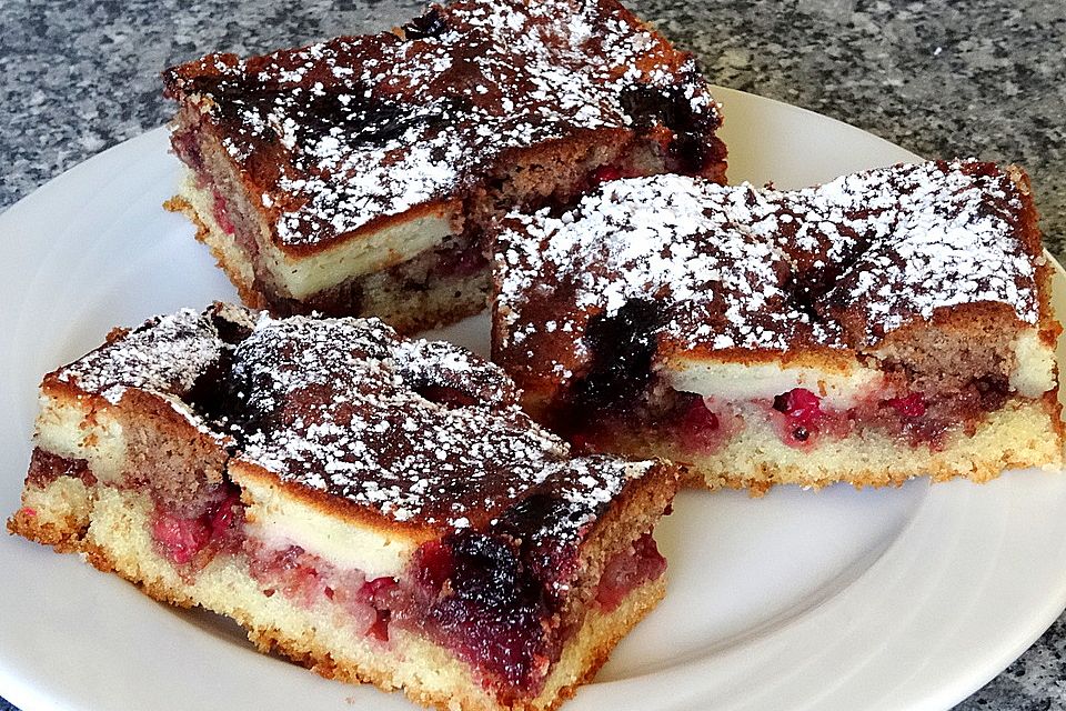 Saftiger Klecks-Kuchen mit Johannisbeeren