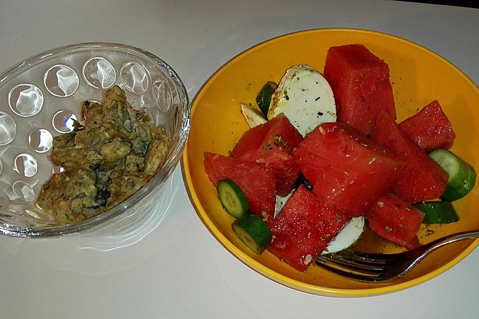 Melonensalat und Rührei mit Zimt