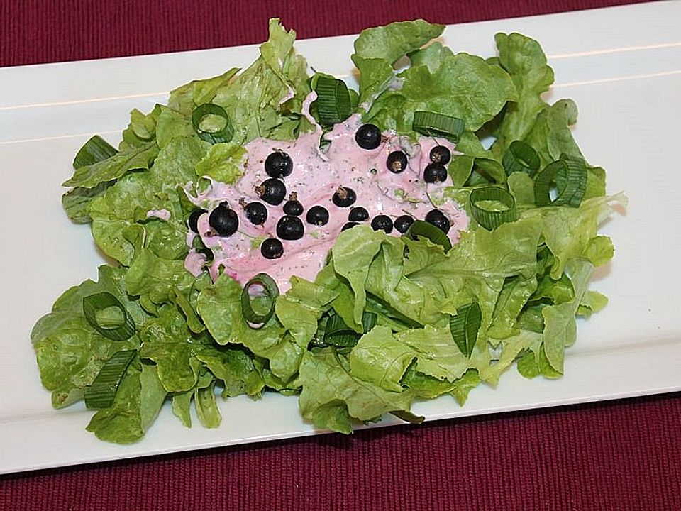 Eichblattsalat mit griechischem Joghurt-Johannisbeer-Dressing von ...