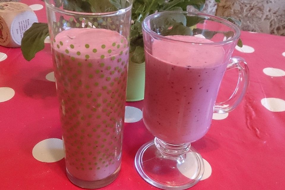 Schwarze Johannisbeer-Smoothie