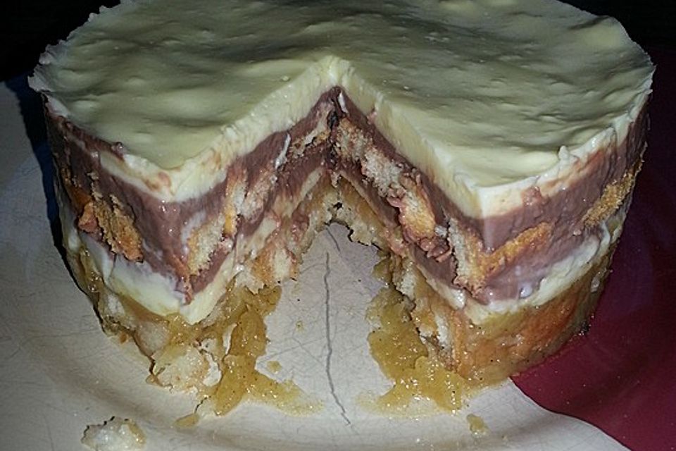 Zwieback-Puddingtorte mit Apfelkompott