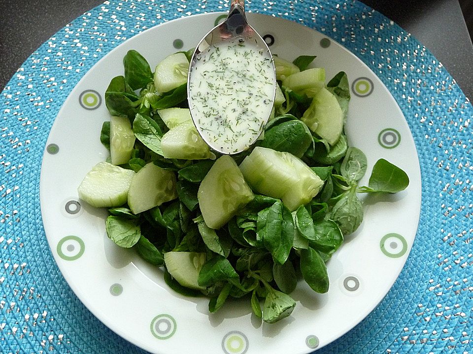 Rapunzelsalat mit Gurke in Buttermilchdressing von patty89| Chefkoch