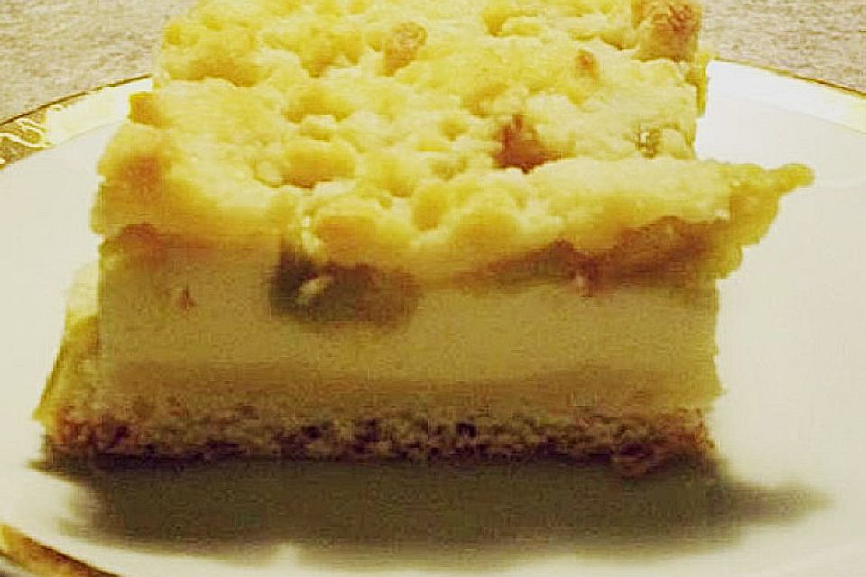 Rhabarberblechkuchen mit Streuseln Rhabarberblechkuchen mit Streuseln