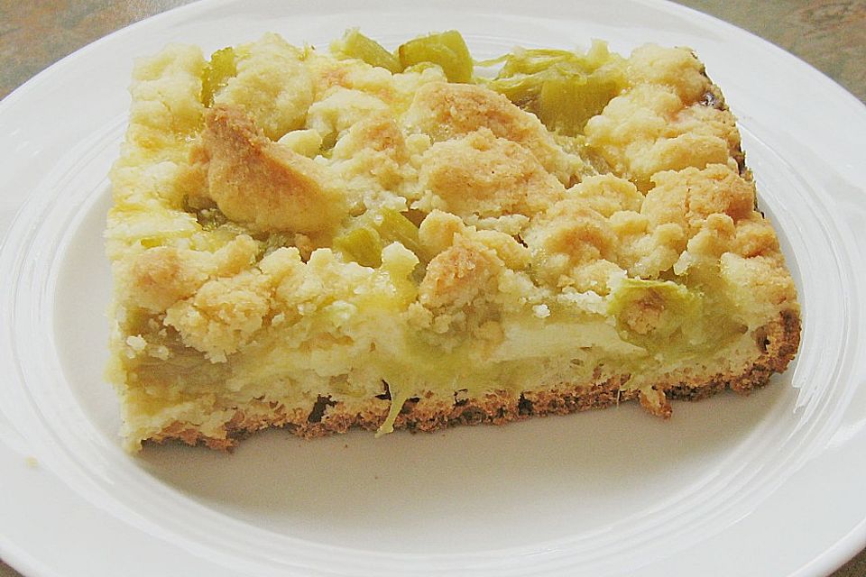 Rhabarberblechkuchen mit Streuseln Rhabarberblechkuchen mit Streuseln